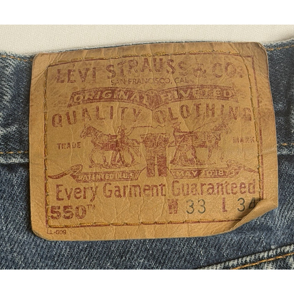 Vintage Levi’s 550 Relaxed Fit Jeans Mens 33x34 Medium Wash Blue Made In USA Y2K - Picture 4 of 16